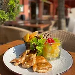 Malom Club Panzio Bed & Breakfast 3*