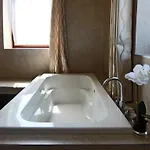 Malom Club Panzio Bed & Breakfast 3*