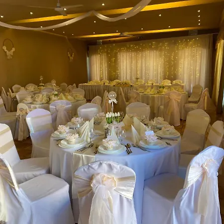 Nocleg ze śniadaniem Malom Club Panzio Baja