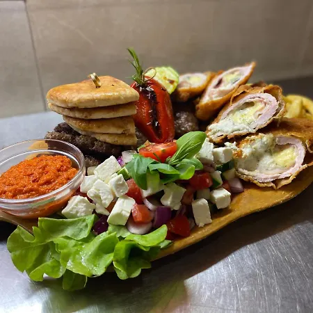 Malom Club Panzió Alojamento de Acomodação e Pequeno-almoço Baja