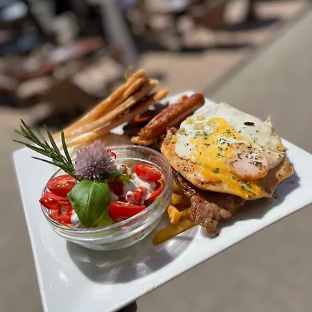 Malom Club Panzio Bed and Breakfast 3*