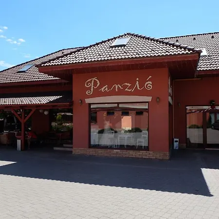 Malom Club Panzio 3* Бая