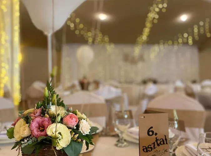 Malom Club Panzio לינה וארוחת בוקר 3*