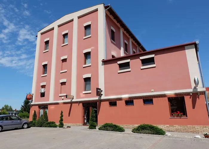 Malom Club Panzio לינה וארוחת בוקר